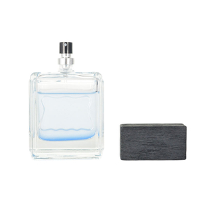 Luxuriöse 100-ml-Glasparfümflasche mit Holzdeckel und Aluminium-Feinnebelsprüher